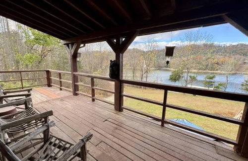 Watauga Lake Retreat Cozy family cabin Sleeps 8 - Photo 5