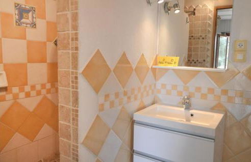 Lovely Home In Gordes With Kitchen - Photo 7