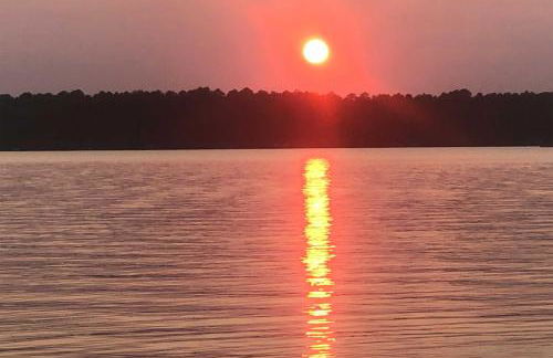 Four-Season Lake Cabin with Canoe and Paddle Boat! - Foto 32