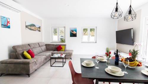 House Bartulovic - Jan Apartment with a pool - Photo 4