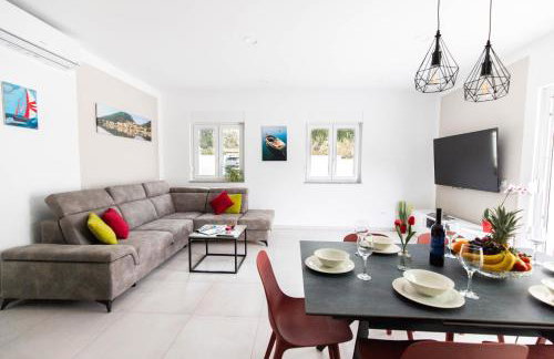 House Bartulovic - Jan Apartment with a pool - Photo 4