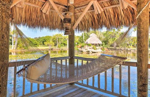 Riverfront Merritt Island Bungalow with Dock and Deck - Foto 26