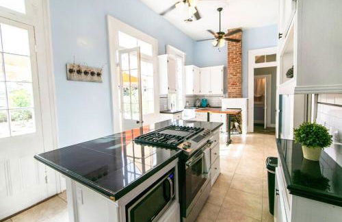 Governors Mansion 5 bedroom-3 bath - Photo 6