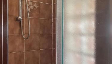 Wood Apartment - Photo 4, Shower