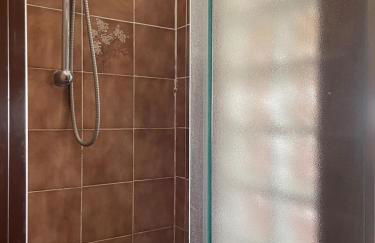 Wood Apartment - Photo 4