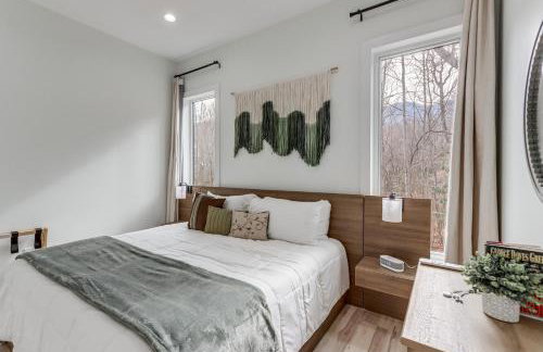 Mtn-View Hidden Falls Cabin with Hot Tub and Deck - Foto 22