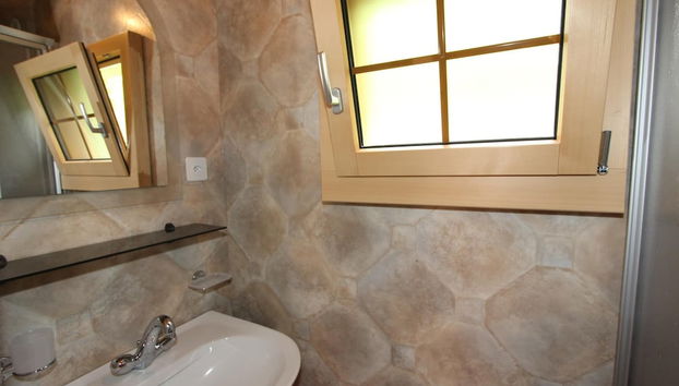 Chalet in Valais Near Ski Lift & Saas Valley - Foto 5, Baño