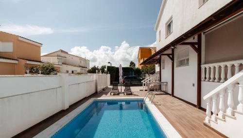 Chalet con piscina privada a 200 m de la playa - Foto 2