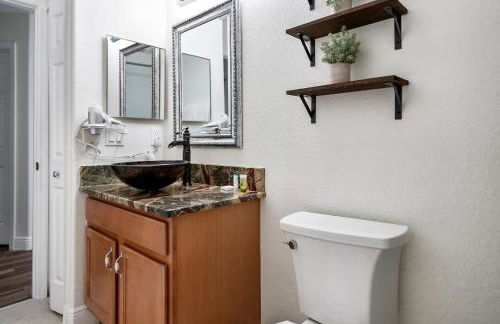 Spacious 4BR Home Perfect for Families - Foto 20