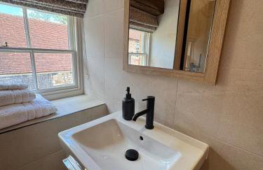 The Menagerie - Photo 6