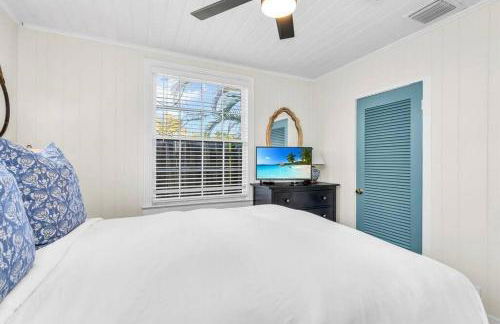 Tropical Estate w/ Guesthouse & Pool. Sleeps 8! - Foto 12