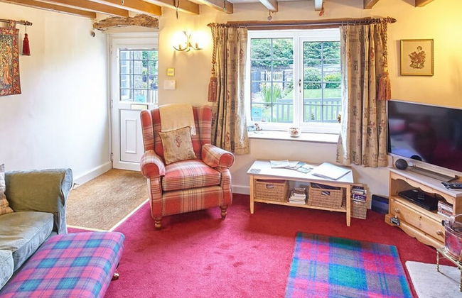 Host Stay Honeysuckle Cottage - Photo 11