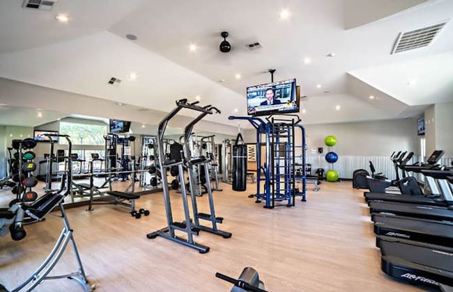 Spacious 2BR King Suite w Gym Pool Close to DT - Foto 10