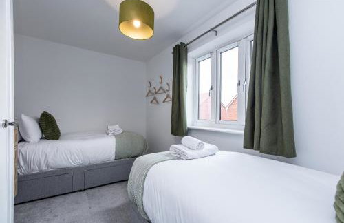 2-Bed Home in Quiet Neighborhood with Parking & Wifi - Foto 9