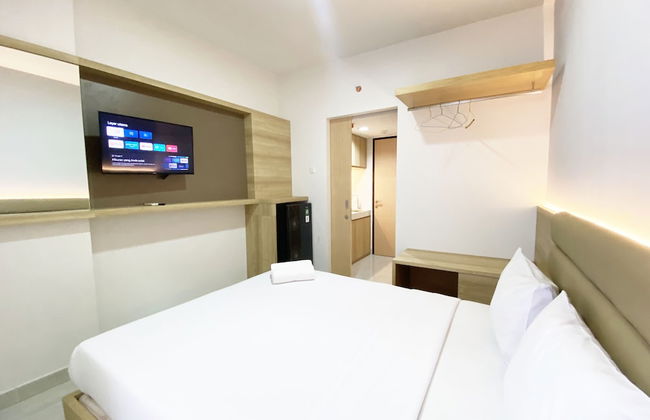 Homey And Modern Studio The Alton Apartment - Foto 12