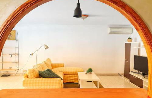 The perfect place to relax Bedroom with hot tub, beautiful tropical garden area. Bbq and big open spaces through all the house.It is located in a quiet place, but still 5 min away from the touristic Puerto Rico and walking distance from the beach - Foto 19