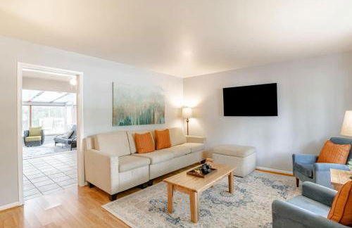 Private Pool & Yard Mins to Dining & University - Foto 13