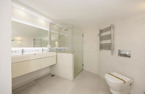 Marbella, Costabella - Beachfront Villa with Heated Pool - Photo 31