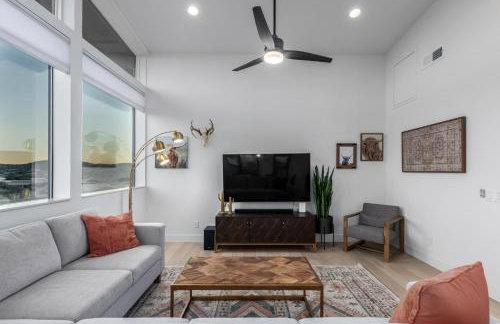 3BR Retreat with Heated Pool, BBQ and Mountain Views - Foto 49