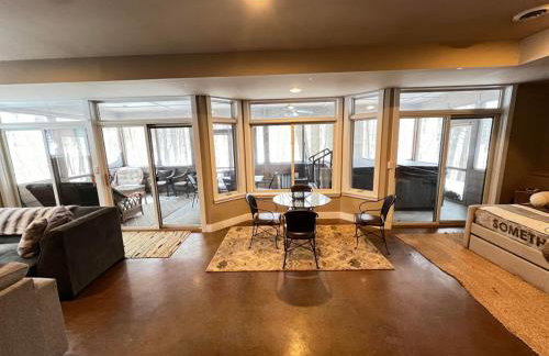 Woodshores Retreat - cozy retreat, hot tub, Lk MI - Photo 32