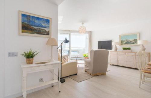 SEA VIEW & BEACH ACCESS - Center - Parking - Photo 13