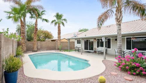 Sunkissed Private Pool 3BR Oasis w Outdoor Lounge - Foto 1