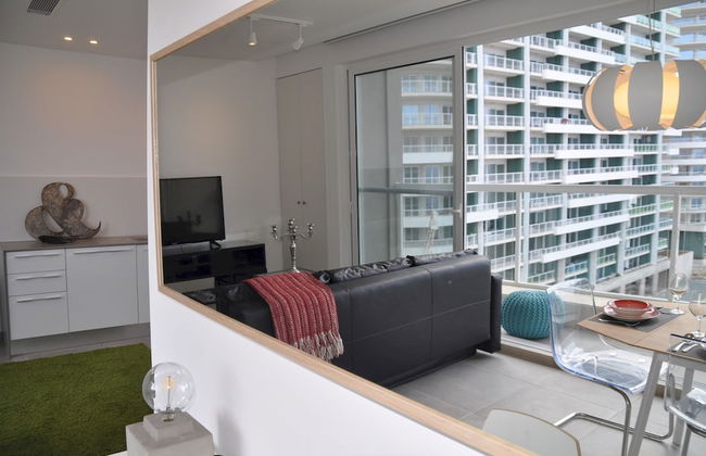 Modern Seaview Apartment In a Prime Location - Photo 7