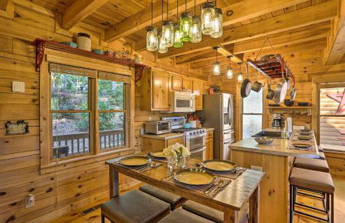 Lovely Log Cabin and Bunkhouse with Views and Yard! - Foto 7