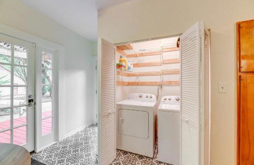 San Antonio Gem in Prime Location with Outdoor Space - Foto 18