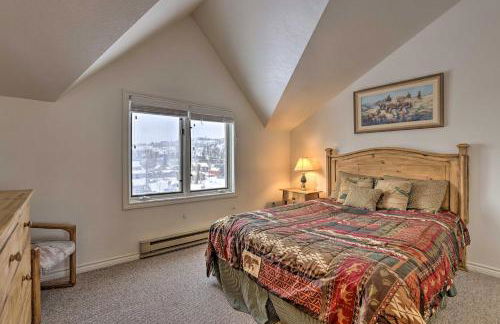 Fireplace and Stream Access Cozy Grand Lake Retreat - Foto 14