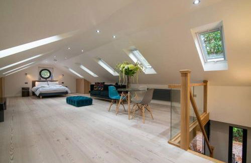 Luxury Coach house next to woodland in Knutsford - Photo 7