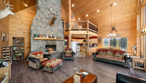 Spacious Rustic Cabin Rental with a Hot Tub in Cheney, Washington - Foto 5