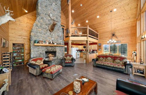 Spacious Rustic Cabin Rental with a Hot Tub in Cheney, Washington - Foto 5