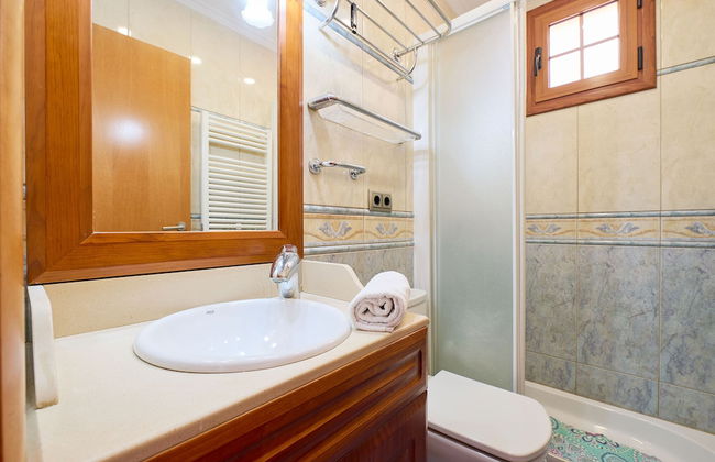 Marina in Blanes With 6 Bedrooms and 4 Bathrooms - Photo 20