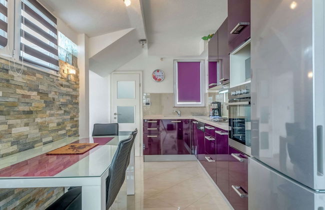 Luxurious Holiday Home in Arbanija with Hot Tub - Photo 7