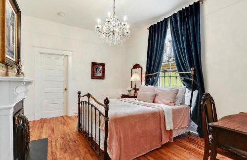 Elegant Renovated House With Relaxing Courtyard - Near FQ - Foto 19