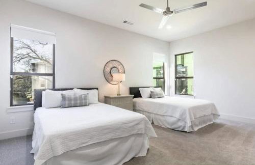 Uptown Modern with Private Patio & 1Gbps Wi-Fi - Foto 47