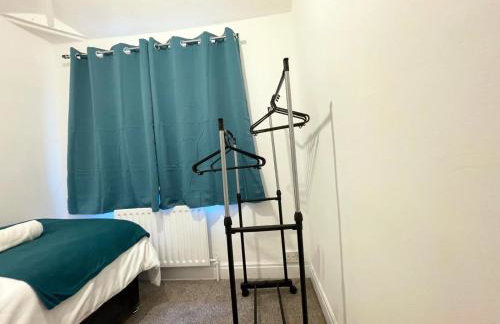 Lovely Spacious House Family & Contractor Friendly 3 Bedroom Near Leeds Centre Sleeps 8 - Foto 23