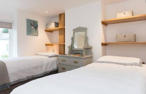 Lovely Cottage by Coastal Footpath & Surf Beaches! - Photo 36