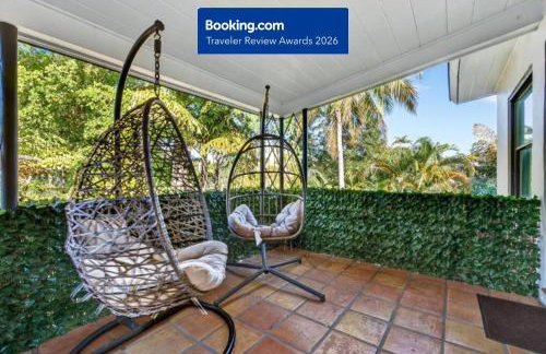 Sunny 2-Bedroom Miami Retreat with a Bright, Spacious Living Area & Relaxing Outdoor Seating - Foto 1
