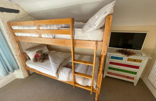 Large Historic Farmhouse in Rhondda Valley Perfect for Groups with Hot Tub - Foto 37