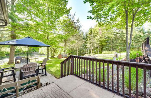 Grill and Fire Pit Waterfront Cameron Retreat! - Foto 27