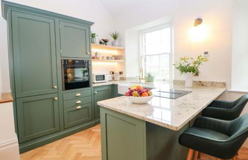 The Reading Room - Photo 9