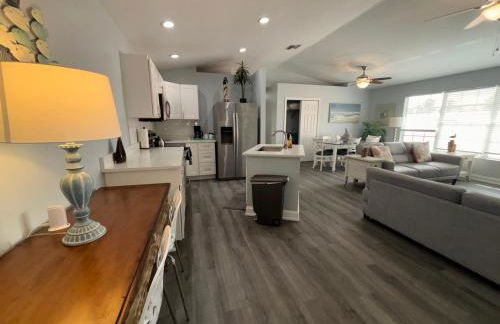 Redfish - Updated & Roomy 1.5 Mi to Beach Full Kitchen W&D - Foto 1