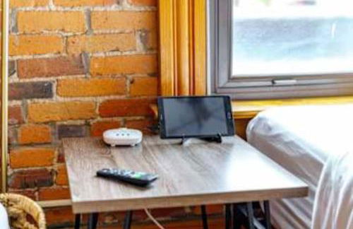 Jungle House Columbus Downtown Free Parking Sleeps 8 - Walk to Convention Center & Nationwide Arena - 1BR Short North Luxury Home - Over 5,800 Five Star Stays - Foto 40