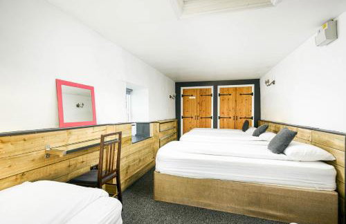 The Farmhouse with two hot tubs - Foto 26