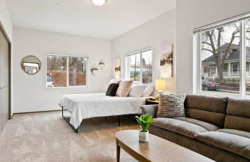 HUGE-Fun-Trendy Apt by Perry District & Downtown - Foto 26
