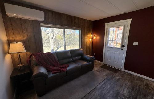 Cozy Creekside Cottage with Deck and Fire Pit in Camp Verde, Arizona - Foto 8