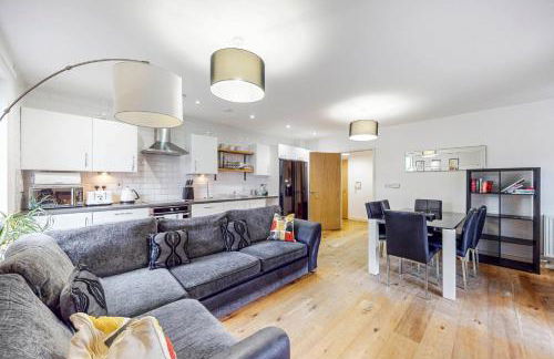 Modern 2Bed - 5min to Highbury & Islington Station - Foto 1