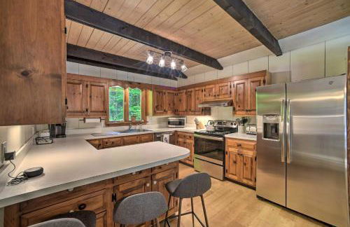 Sleek Cabin with Deck, 8 Miles to Mount Snow and Hikes - Foto 10